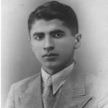 الدكتور اكرم نشات تلميذ في المدرسة الثانوية المركزية 1937